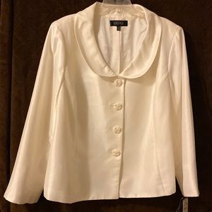 Plus-size cream-colored 2-piece skirt suit.